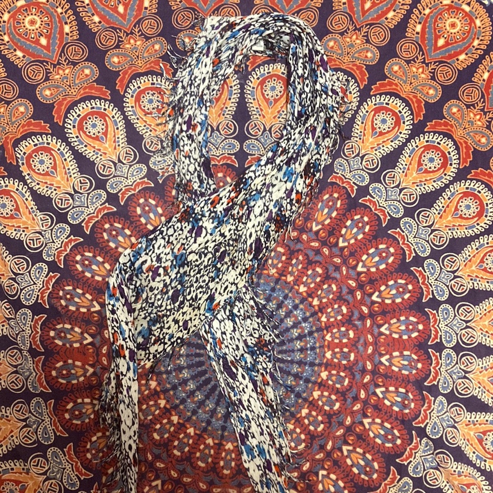 Floral scarf with fringes